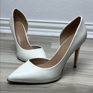 BCBG Women's Harnoy D'Orsay Pump White Heels Silver Accents Career Sz 9 Chic